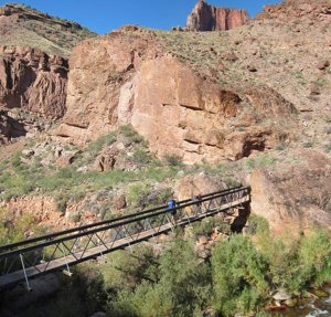 Ribbon Falls Bridge. Foto: NPS
