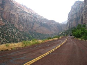 Switchbacks des Highway 9 bei Regen. Foto: Stefan Kremer