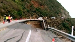 Beschädigter Abschnitt des Küstenhighways. Foto: youtube