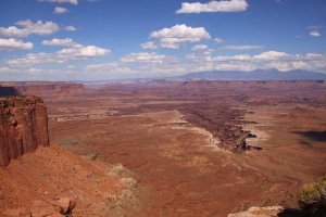 Blick vom Buck Canyon Overlook auf Canyonlands und die La Sal Mountains. Foto: Stefan Kremer Blick vom Buck Canyon Overlook auf Canyonlands und die La Sal Mountains. Foto: Stefan Kremer