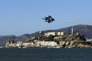 Blue Angels über The Rock. Quelle: wikipedia