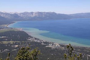 Blick von Heavenlys auf South Lake Tahoe. Foto: Stefan Kremer